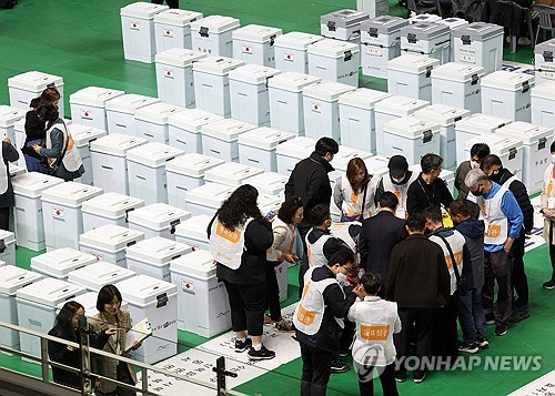서울 투표함 회송에 무장경찰 6천명 투입…취임식엔 경찰특공대. [연합뉴스]